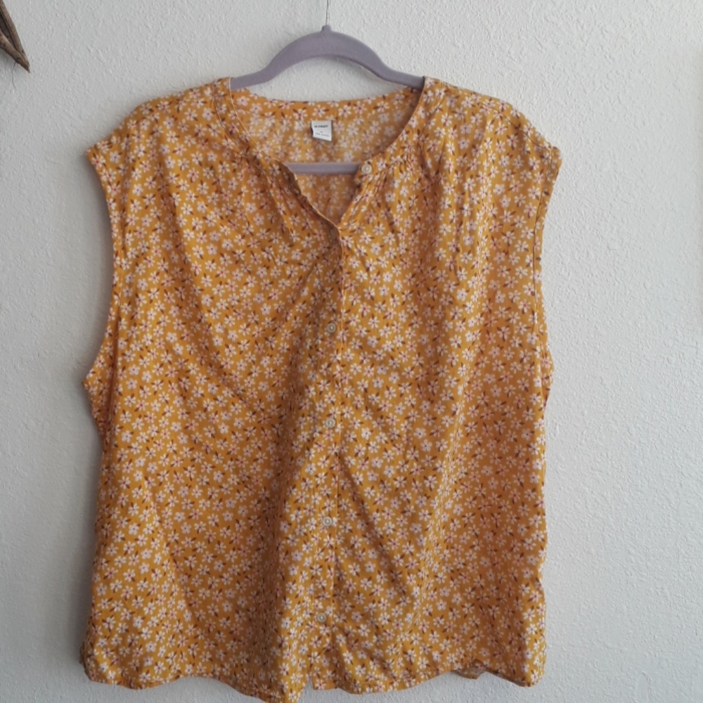 Old Navy Ditsy Floral Print Blouse